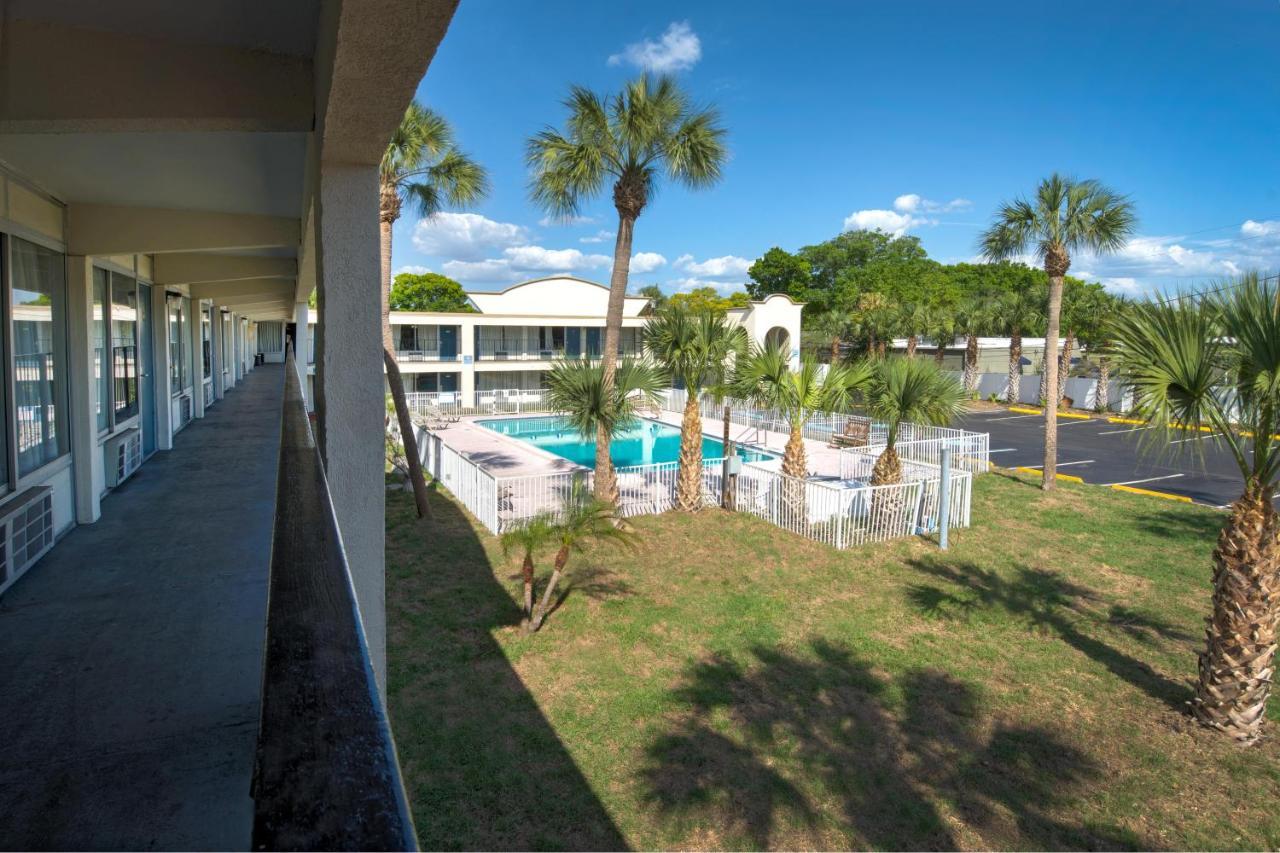 Bayside Inn Pinellas Park - Clearwater Extérieur photo