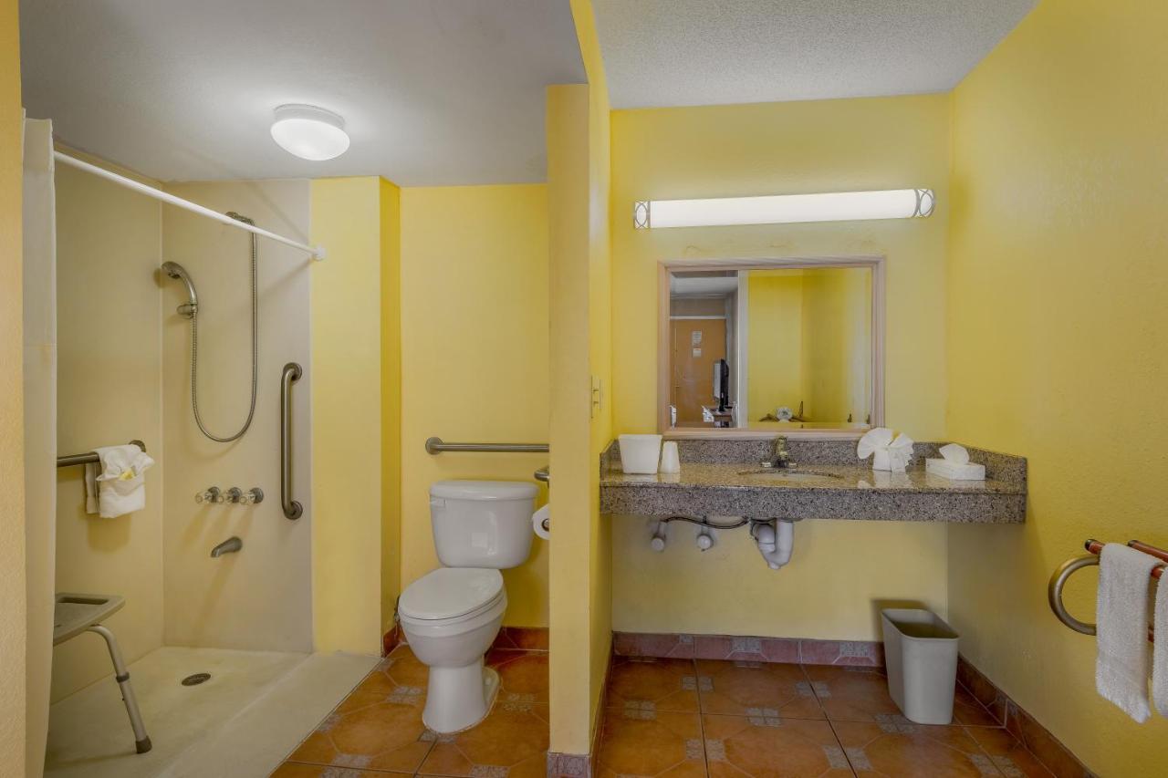 Bayside Inn Pinellas Park - Clearwater Extérieur photo