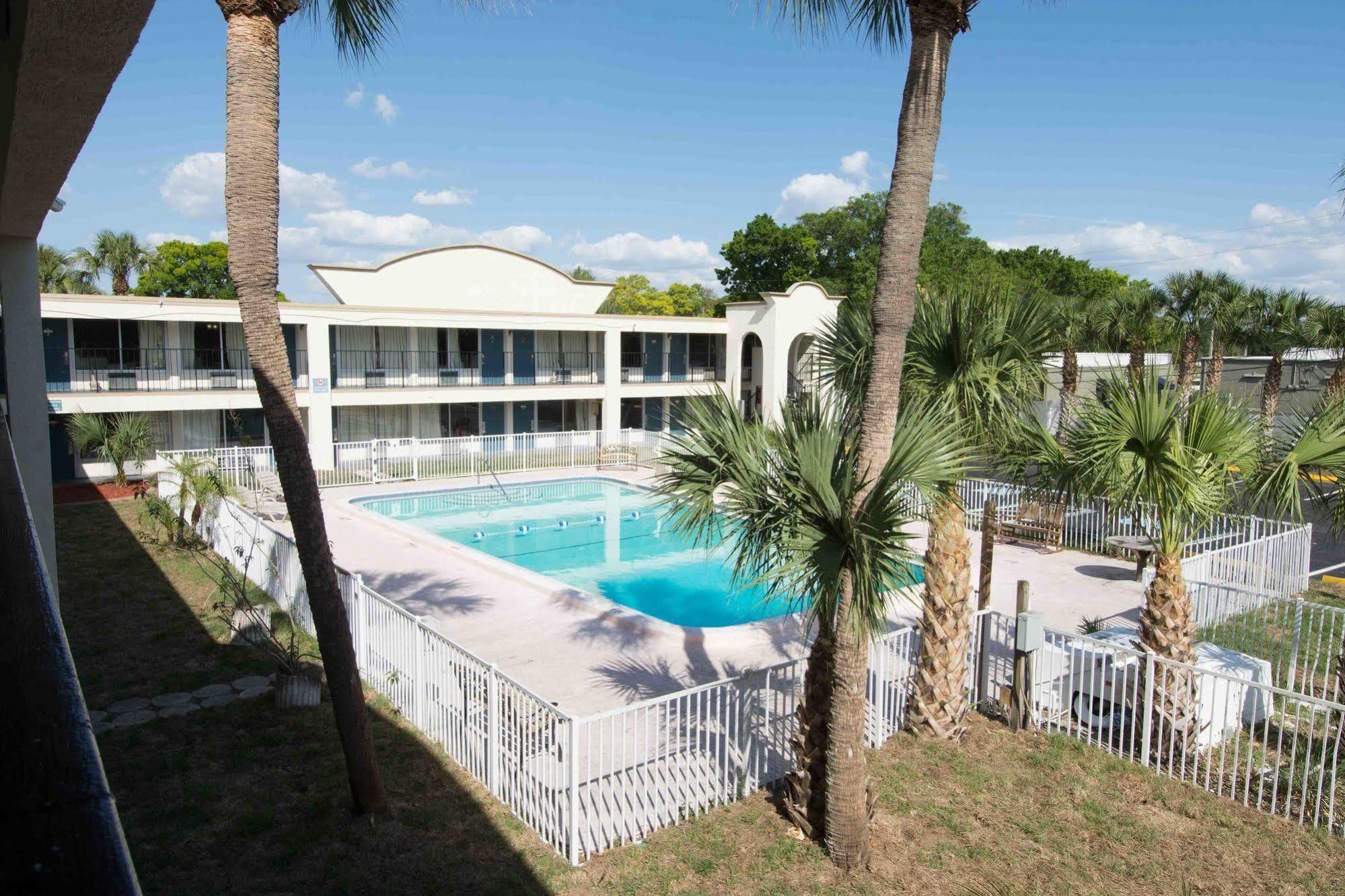 Bayside Inn Pinellas Park - Clearwater Extérieur photo