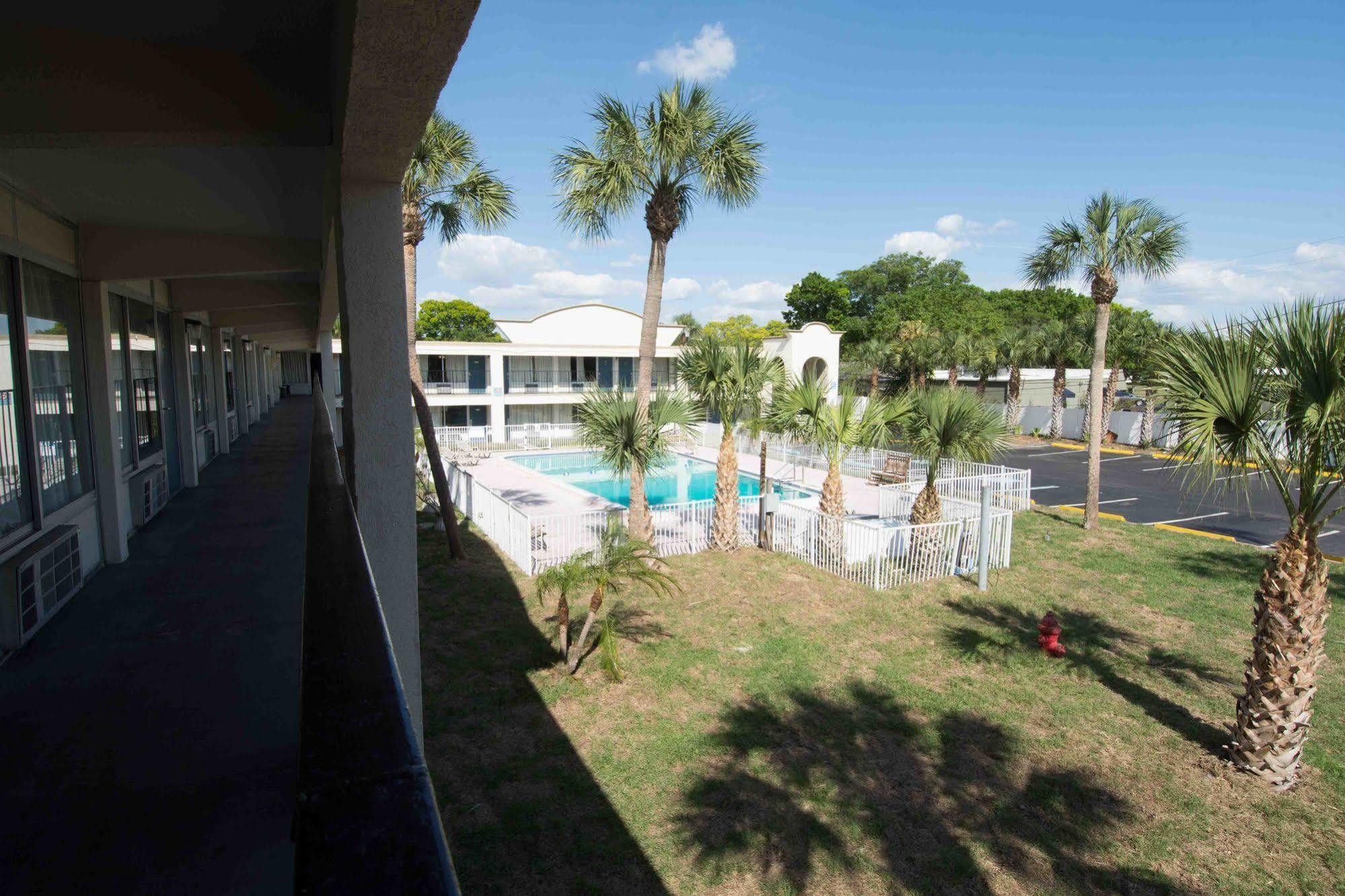 Bayside Inn Pinellas Park - Clearwater Extérieur photo