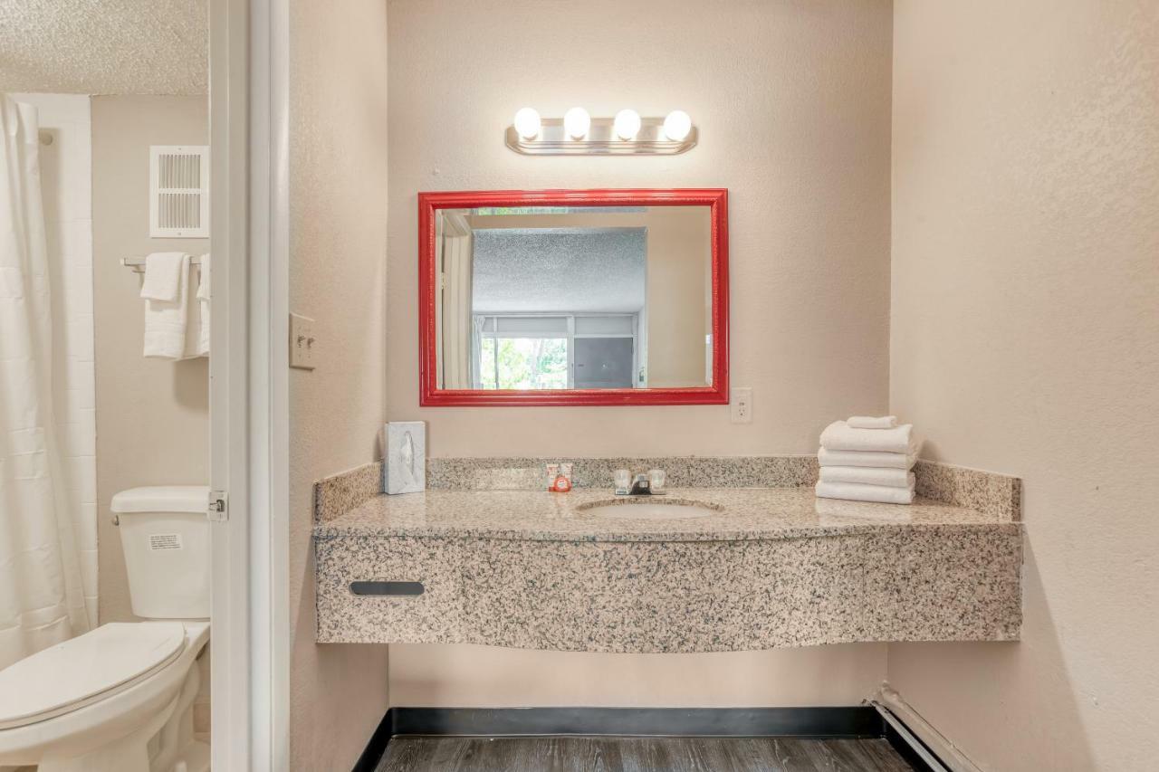 Bayside Inn Pinellas Park - Clearwater Extérieur photo